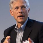 Aaron Waxman, médico, investigador e educador